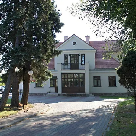 Integracyjne Centrum Opieki Wychowania Terapii ホステル *