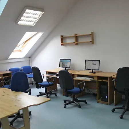 Integracyjne Centrum Opieki Wychowania Terapii ホステル *