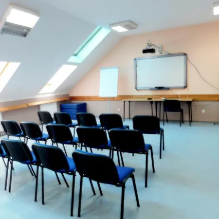 Integracyjne Centrum Opieki Wychowania Terapii ホステル