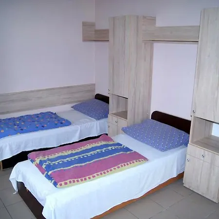 Integracyjne Centrum Opieki Wychowania Terapii ホステル