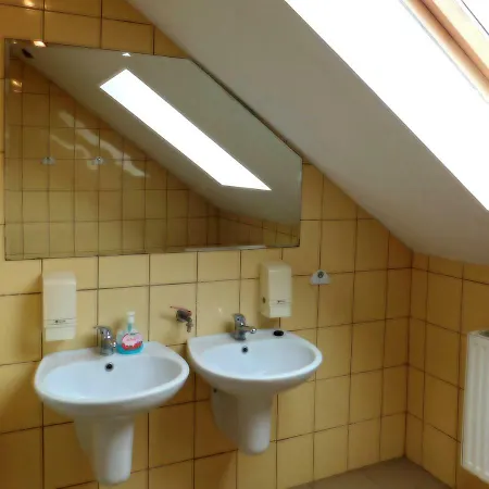 Integracyjne Centrum Opieki Wychowania Terapii ホステル