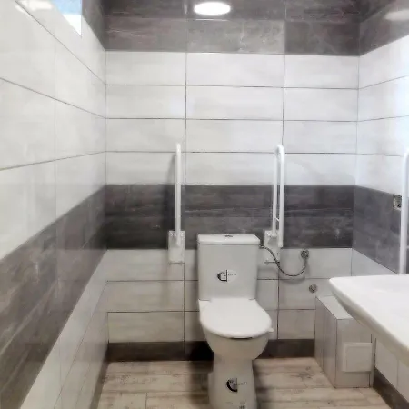 ホステル Integracyjne Centrum Opieki Wychowania Terapii セロツク