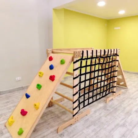 ホステル Integracyjne Centrum Opieki Wychowania Terapii セロツク